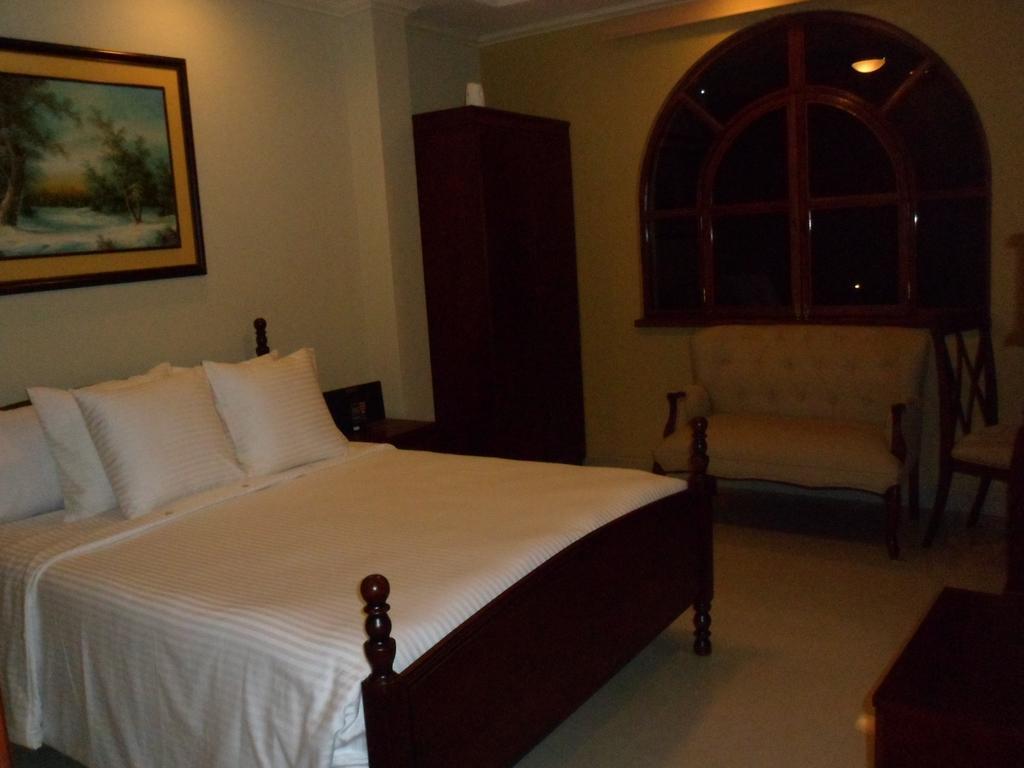 Hotel Maria Isabel Manta Kamer foto
