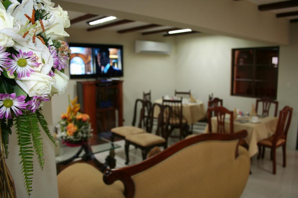 Hotel Maria Isabel Manta Buitenkant foto